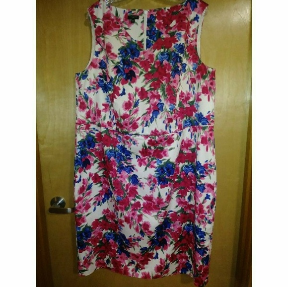 Talbots Dresses & Skirts - Talbots floral dress Size 18W